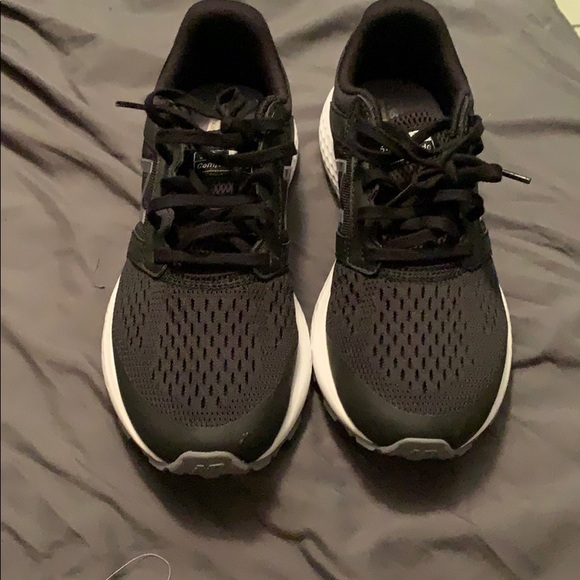 New balance - Picture 2 of 4